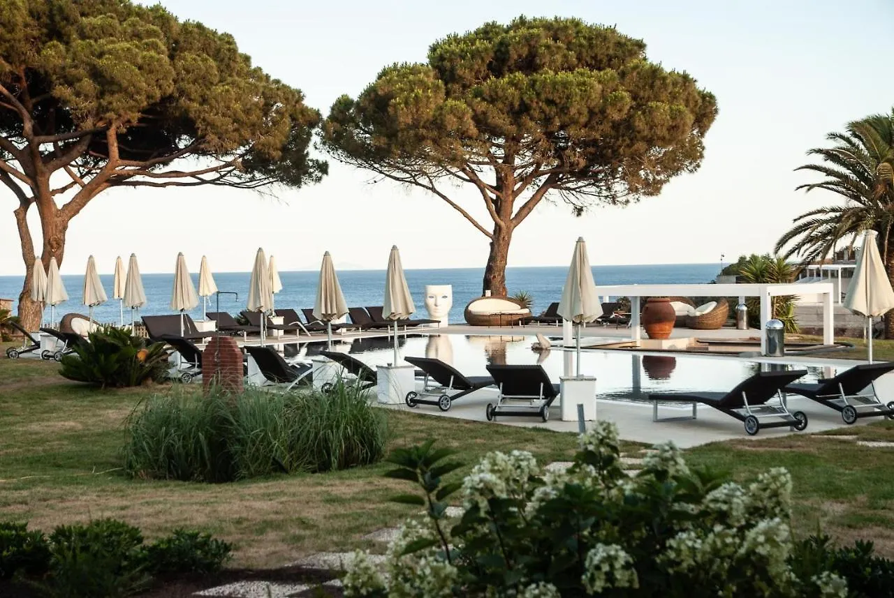 Resort Capo Bianco Порт-Аццурро