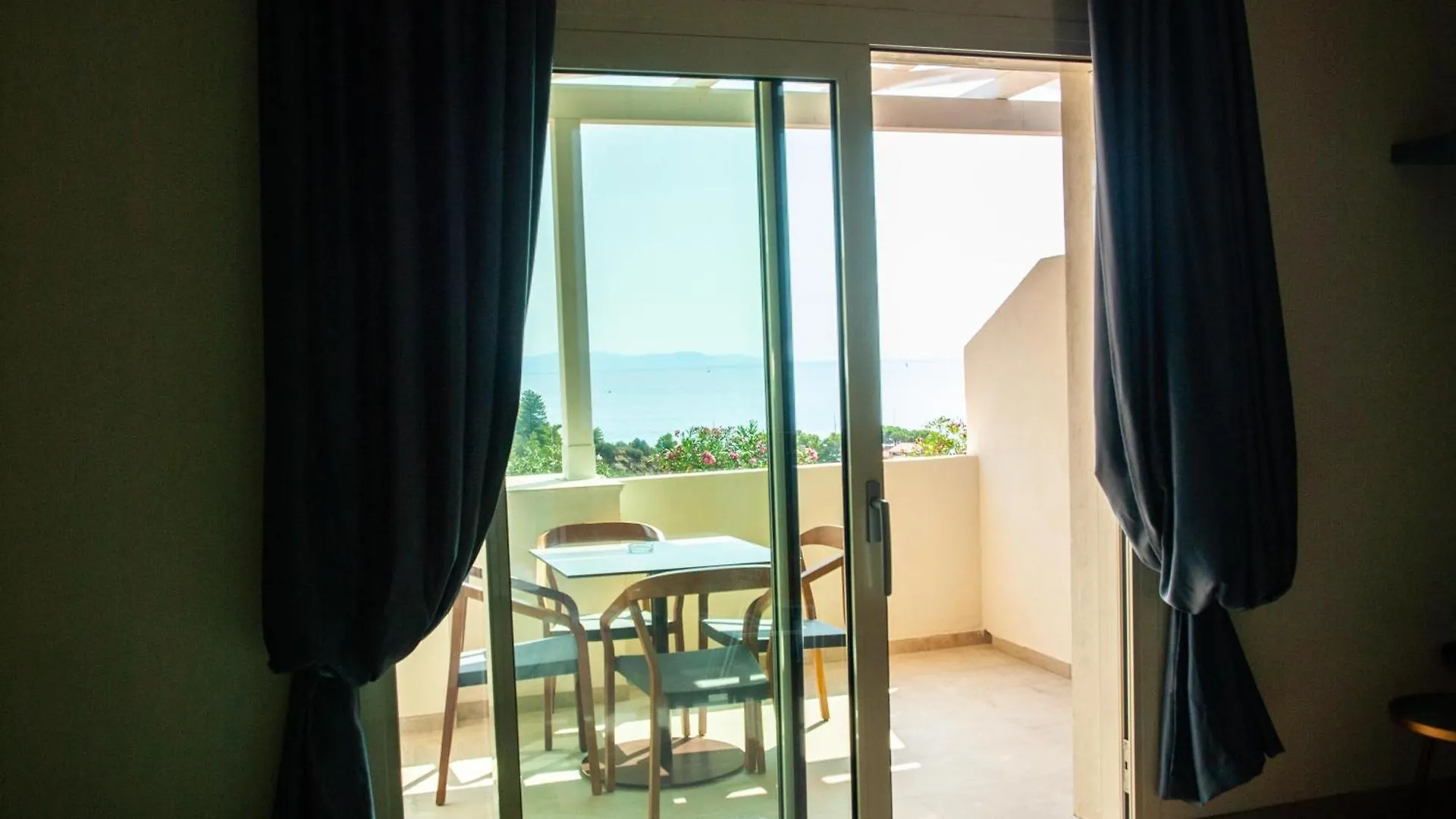 Resort Capo Bianco Порт-Аццурро Апарт-отель